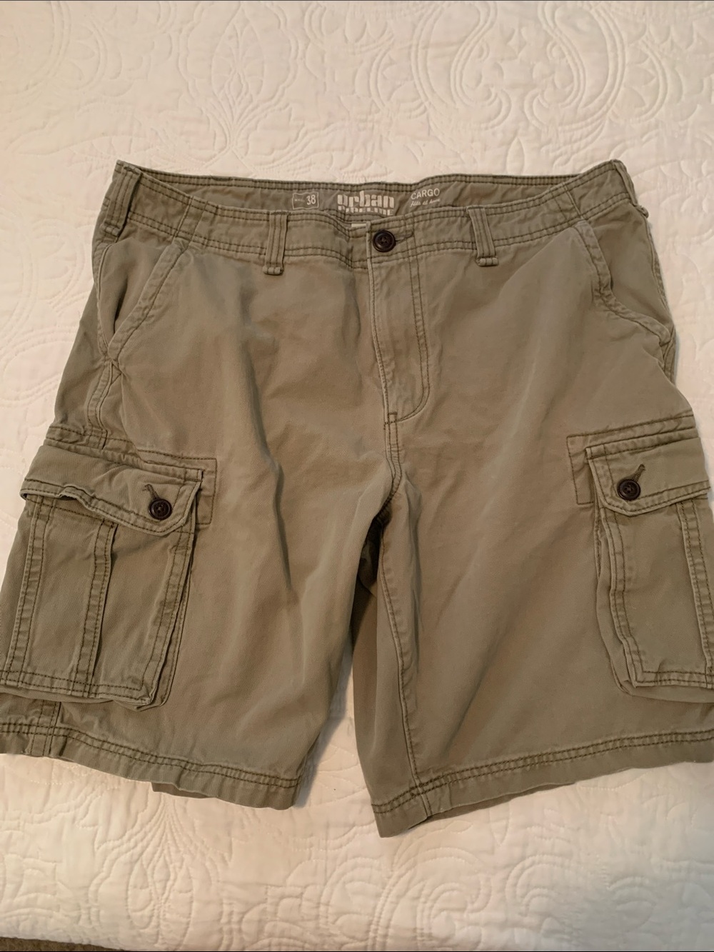 Urban Outfitters Pipeline Olive Green Cargo Shorts Buttoned Pockets - Size 38